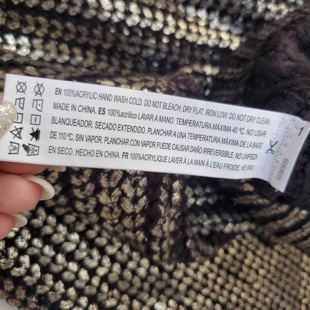 Crop Metallic Gold Black Cable Knit Sweater NWT Size L - Picture 15 of 16